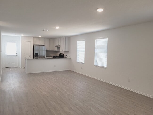 Building Photo - Beautiful 3/2 located in Marion, Tx