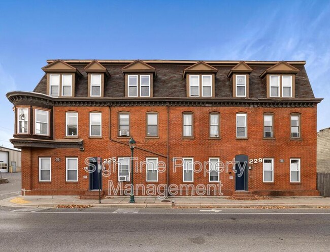 Building Photo - 225-229 Jonathan Street (new) - 225-302