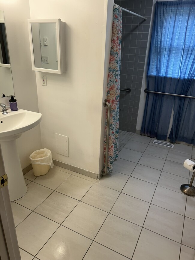 Building Photo - 8528 Newark Rd