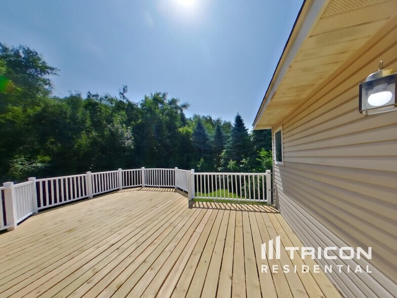 Building Photo - 2739 Zumbrota Cir NE