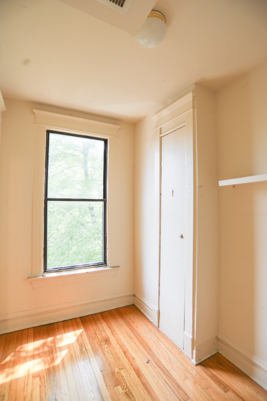 Building Photo - 836 W Cornelia Ave