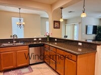 Building Photo - Stylish & Spacious 2 bedroom-/1 bath Condo in Astoria at Gateway Oaks!