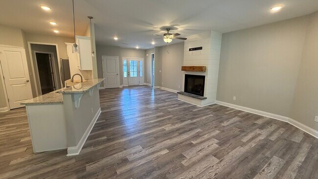 Building Photo - 441 Adalynn Cir