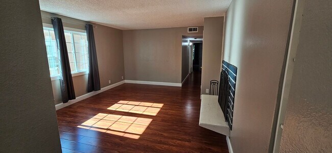 Building Photo - 2010 18th St