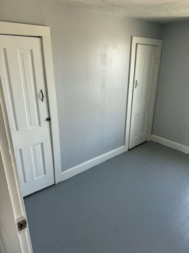 Building Photo - 25TH ST