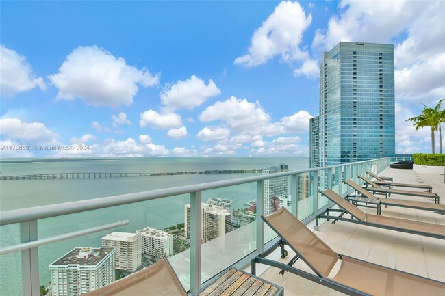 Building Photo - 1300 Brickell Bay Dr