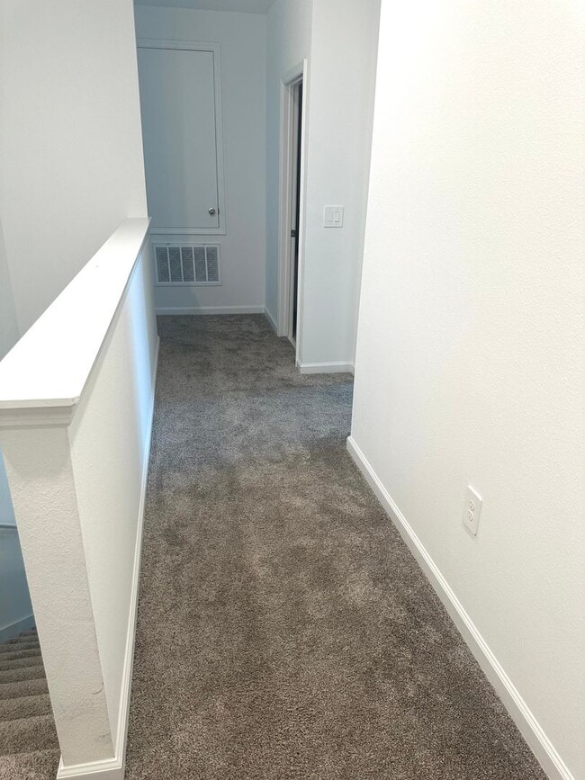 Building Photo - Champions Pointe 3 bed 2.5 bath Town home ...