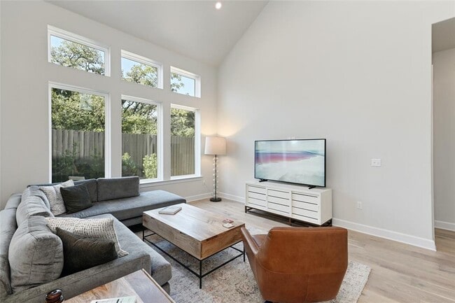 Building Photo - 5820 Harper Park Dr