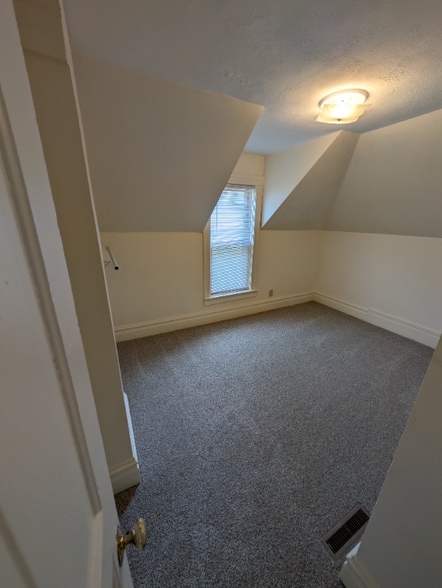 Building Photo - 306 Grove St