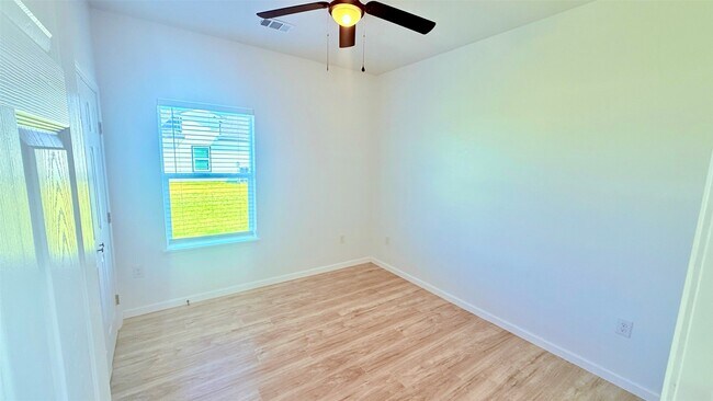 Building Photo - 7018-5914 02