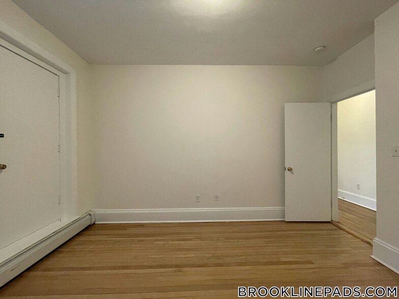 Building Photo - 1539 Beacon St