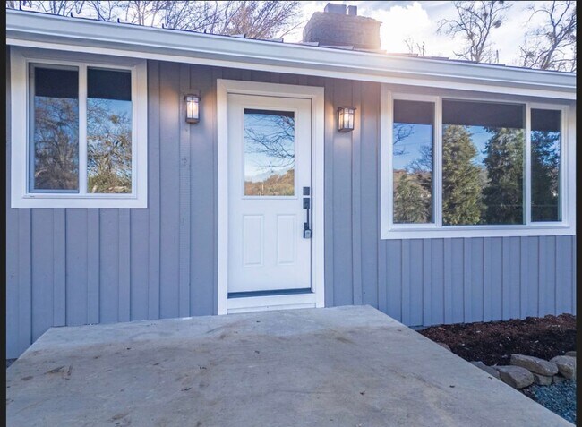 Building Photo - 6208 Dark Hollow Rd