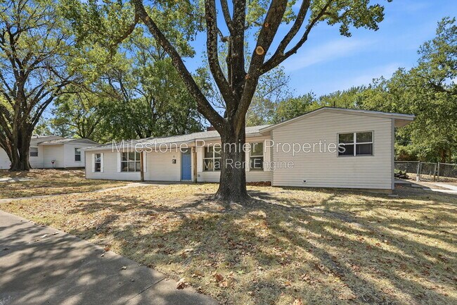 Building Photo - 13 MacArthur Dr