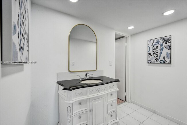 Building Photo - 1600 S Ocean Dr