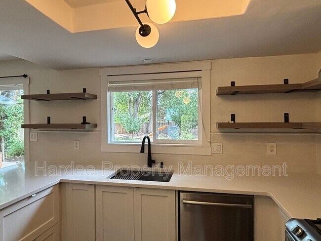 Building Photo - 3511 N Barberry Dr