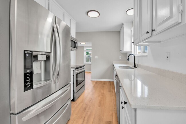 Building Photo - 4 bedrooms $2150