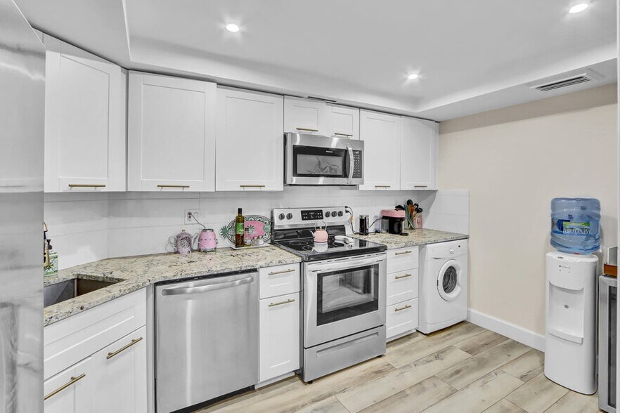 Building Photo - 2000 Presidential Way