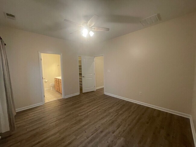Building Photo - Beautiful home in Clearfield Oaks