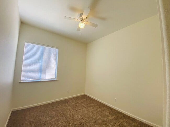 Building Photo - $2,795 Peach & Alluvial, Pool + Clovis Trail Access | W. Fallbrook Ave, Clovis