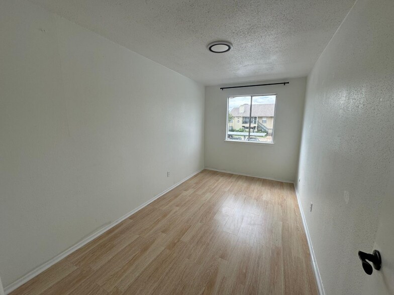 Building Photo - 6685 Kentwick Dr