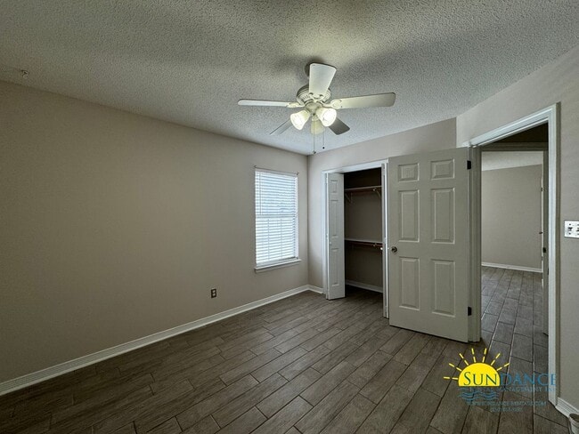 Building Photo - Charming 4-Bedroom Home in Parkwood Place, Bluewater Bay - Cul-de-Sac!