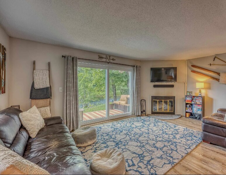 Building Photo - 55 Mountain River Ave