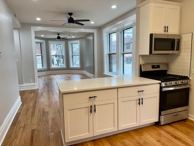 kitchen island - 4200 N Damen Ave