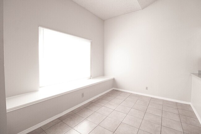Building Photo - 3223 Tree Grove Dr