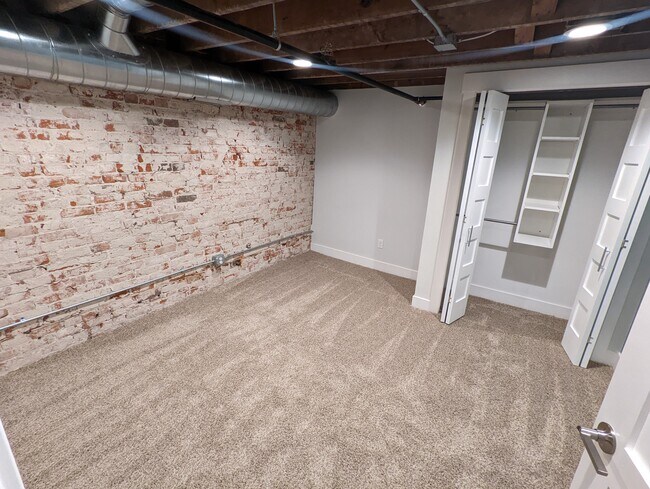 Building Photo - 130 E State St