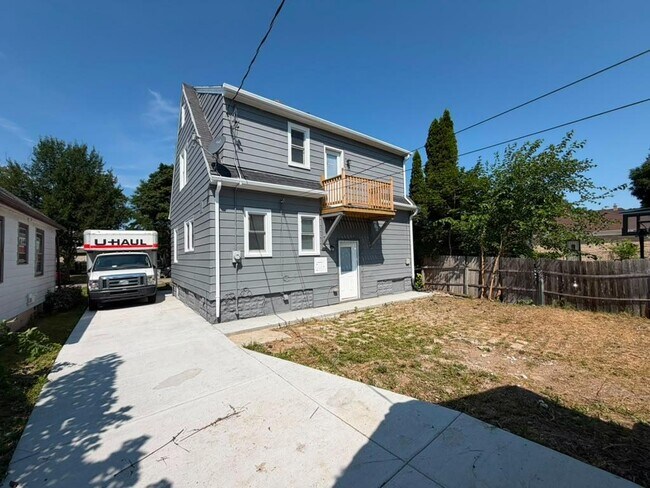 Building Photo - 4640 N 54th St