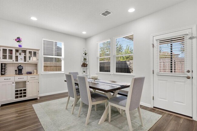 Building Photo - 3201 E College Park Dr