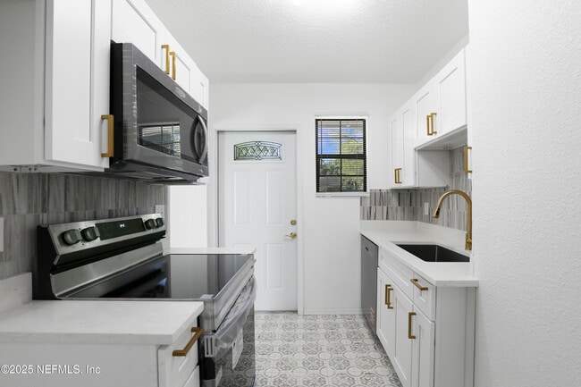 Building Photo - 5246 Sunderland Rd