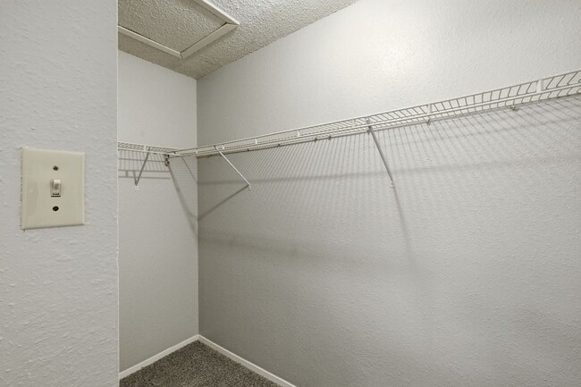 Building Photo - 2129 Andover Dr