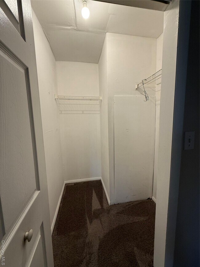 Building Photo - 33 Oak St