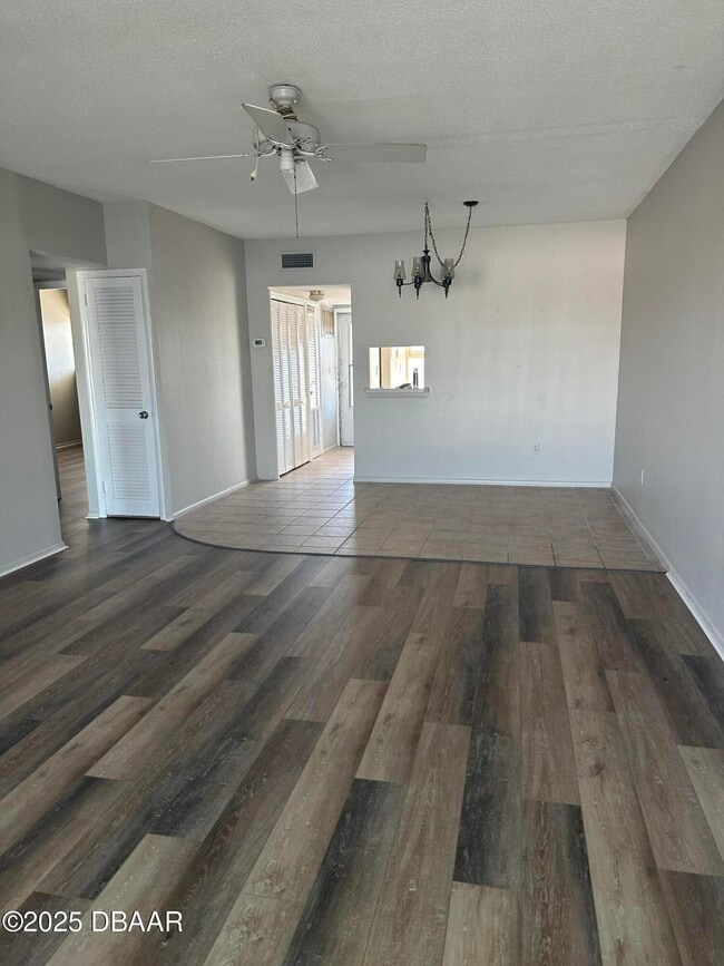 Building Photo - 715 S Beach St