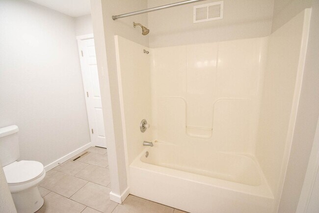 Building Photo - Gorgeous 4br home on nice lot with no backyard neighbors!