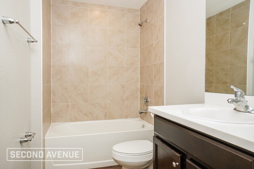Building Photo - 404 Biscayne Dr