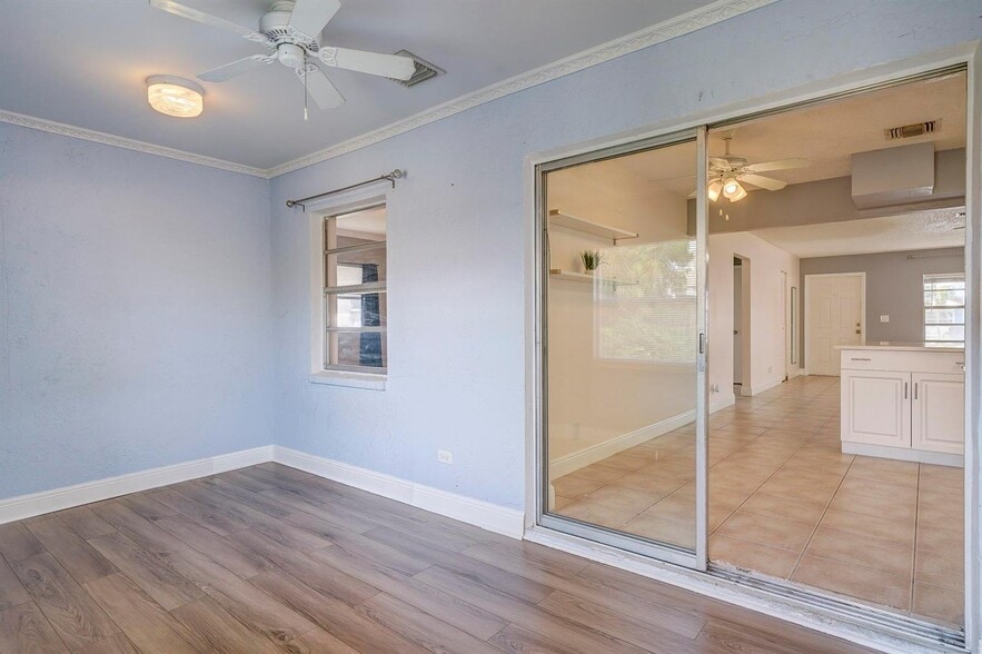 Building Photo - 3929 Kenas St