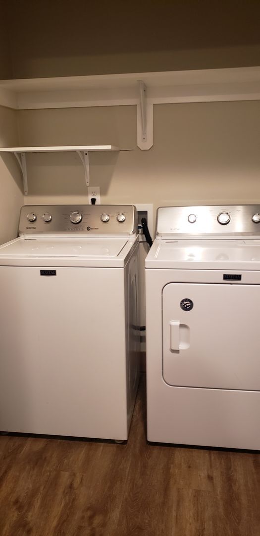 Building Photo - 1404 E 6th St