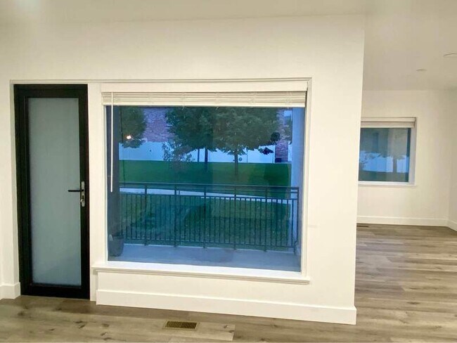 Building Photo - 295 E 800 S