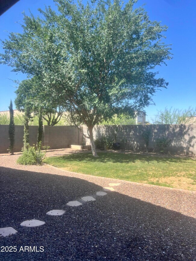 Building Photo - 36018 N Richardson Dr