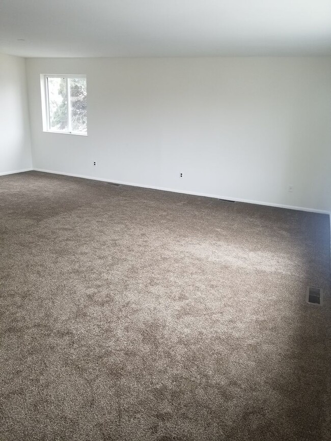 Building Photo - Spacious 2-Bedroom Apartment in Tinicum To...