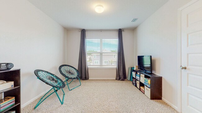 Building Photo - 5 Bedroom / 3 Bathroom Home  in Hammock Bay w/Fenced in Yard