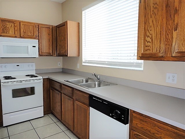 Building Photo - 443 Sand Ridge Dr