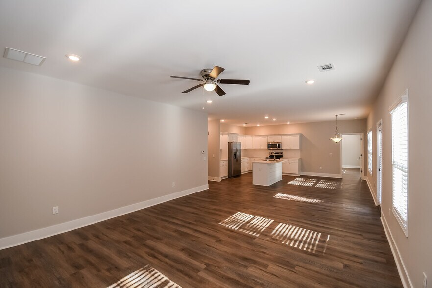 Building Photo - 67 Greyfield Dr