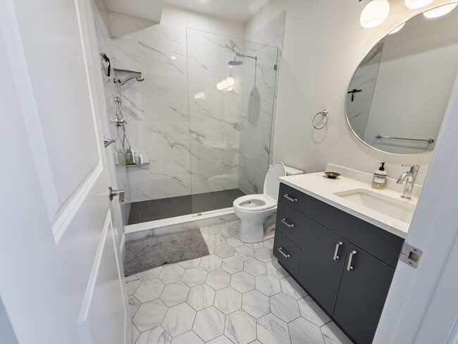 Building Photo - 40 Waverly St