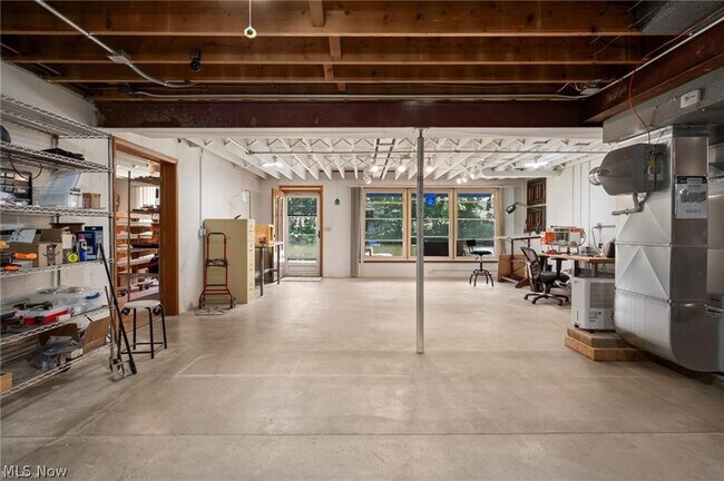 Building Photo - 685 Sunnyside Rd