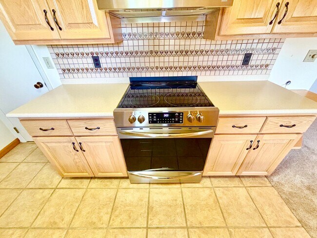 Building Photo - Amazing Lakewood Brick Ranch!