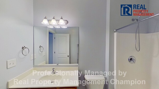 Building Photo - 3 BD/2.5 BA Townhouse w/Open Floorplan, Split Bedrooms and Garage