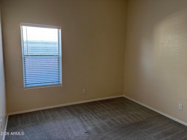 Building Photo - 628 E Ranch Rd
